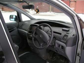2001 Toyota Estima Pics