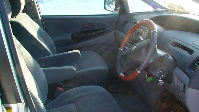 2002 Toyota Estima