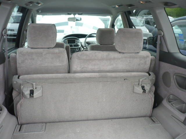 2002 Toyota Estima