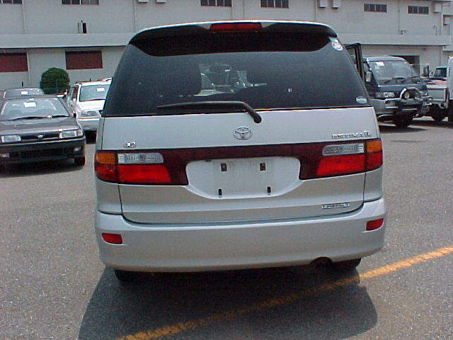 2002 Toyota Estima Photos