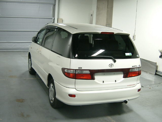 2002 Toyota Estima Photos