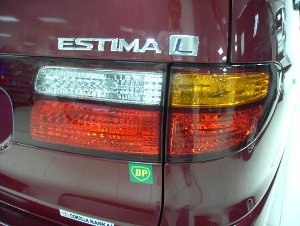 2002 Toyota Estima Wallpapers