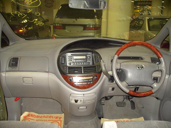 2002 Toyota Estima Pics