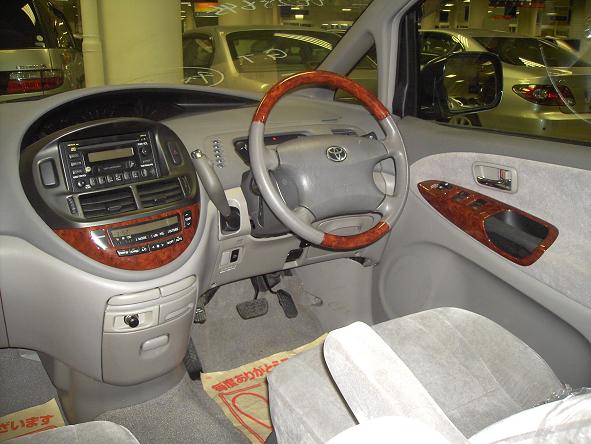 2002 Toyota Estima Photos