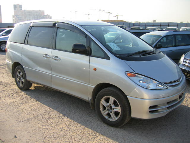 2002 Toyota Estima Photos