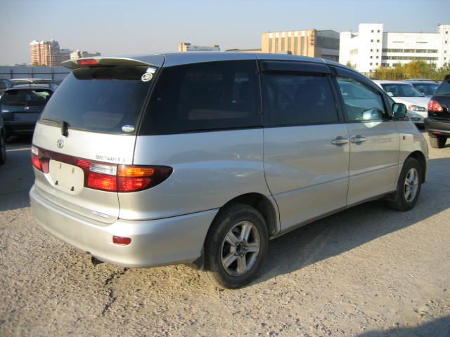 2002 Toyota Estima Photos