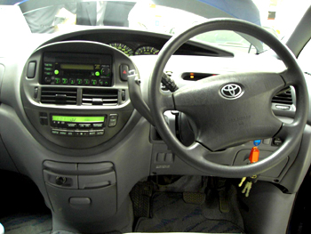 2002 Toyota Estima Photos