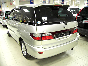 2002 Toyota Estima Pictures