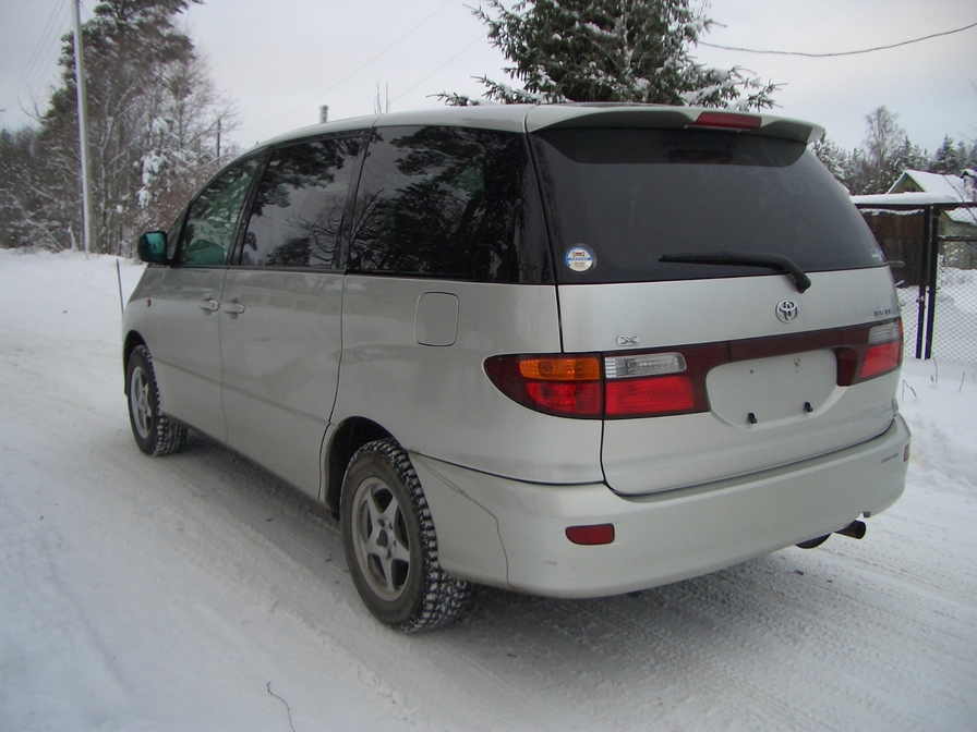 2002 Toyota Estima Pictures