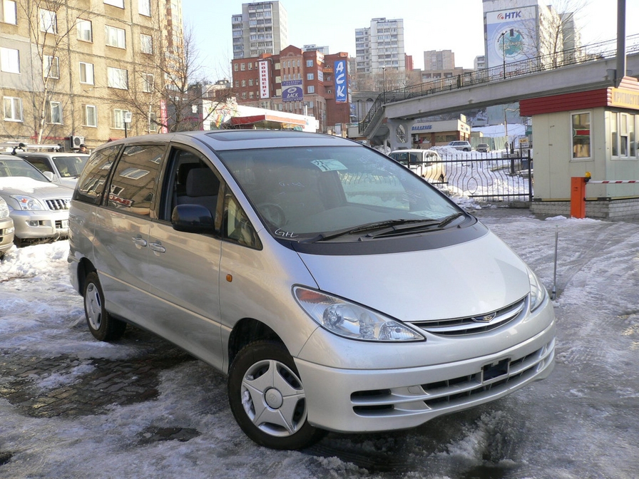 2002 Toyota Estima Photos