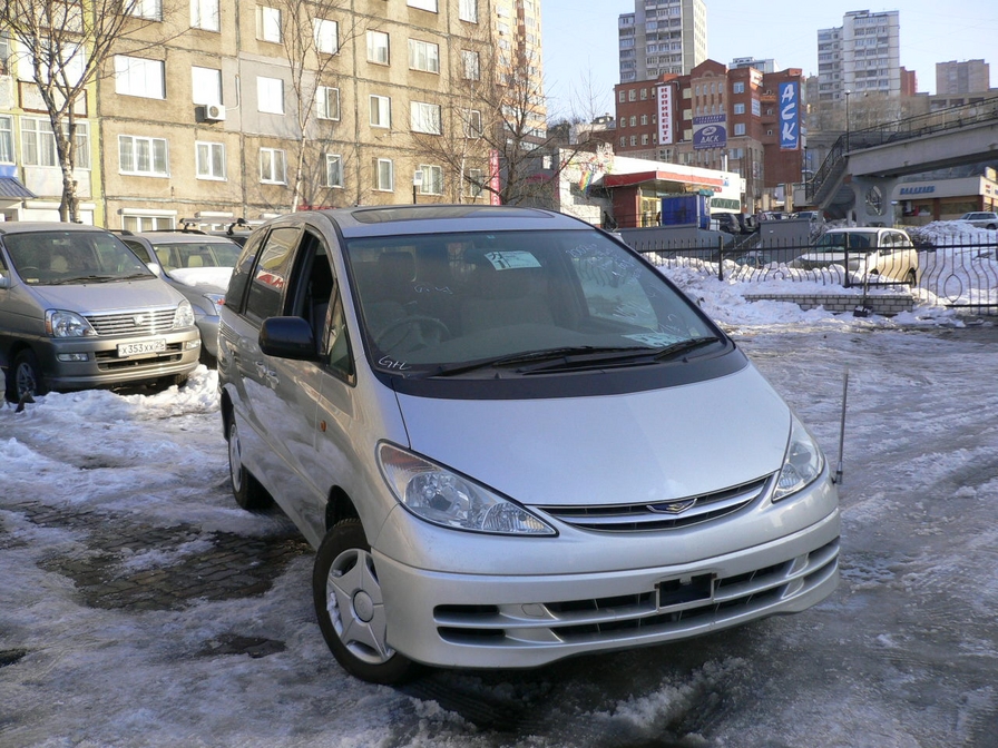 2002 Toyota Estima Pictures