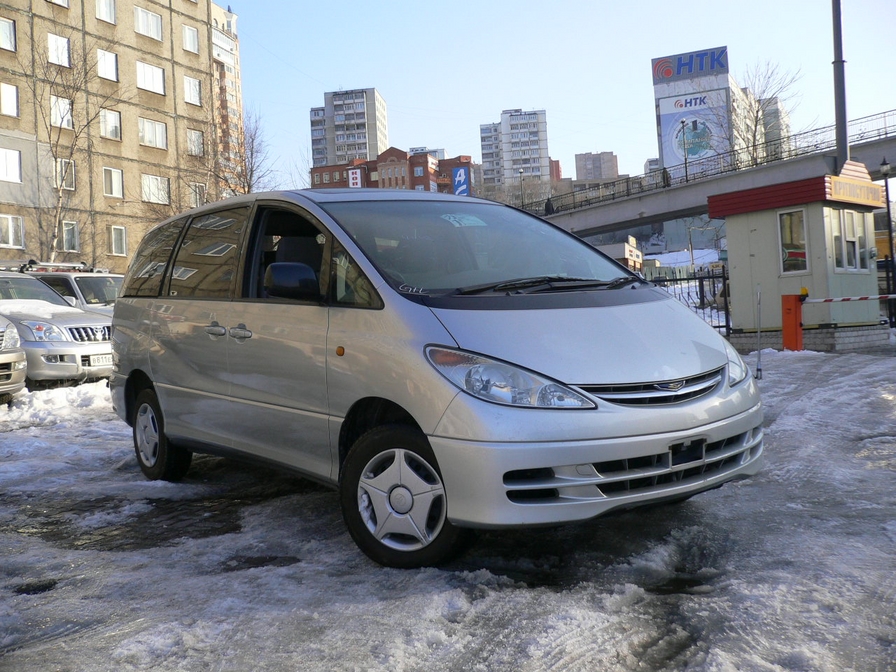 2002 Toyota Estima Photos