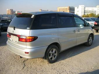 2002 Toyota Estima Pictures