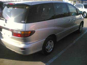 2002 Toyota Estima Photos