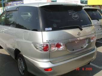 2002 Toyota Estima Photos