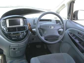 2002 Toyota Estima Pictures