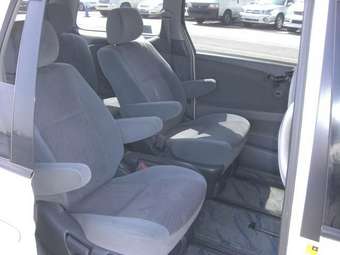 2002 Toyota Estima Pictures