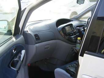 2002 Toyota Estima Pictures