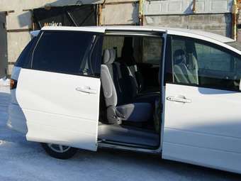 2002 Toyota Estima Pics