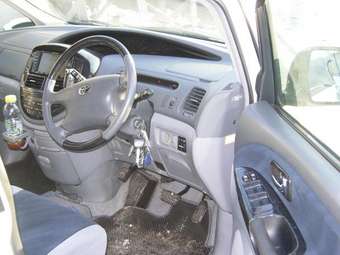 2002 Toyota Estima Pictures