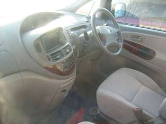 2002 Toyota Estima Photos