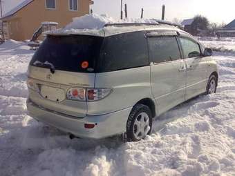 2002 Toyota Estima Photos