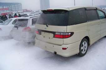 2002 Toyota Estima Photos