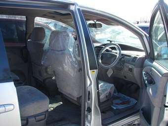 2002 Toyota Estima Photos