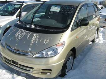 2002 Toyota Estima Photos