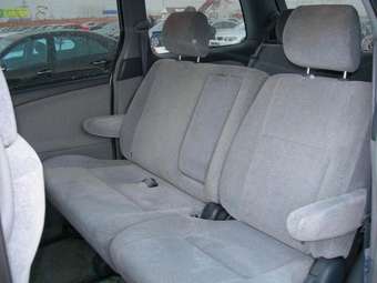 2002 Toyota Estima Photos