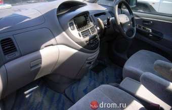 2002 Toyota Estima Pictures