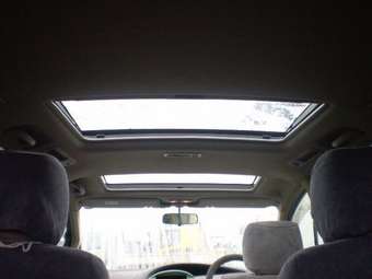 2002 Toyota Estima Pictures