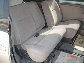 2002 Toyota Estima Photos