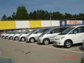 2002 Toyota Estima Photos