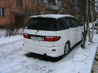 2002 Toyota Estima Photos