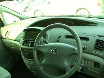 2002 Toyota Estima Photos