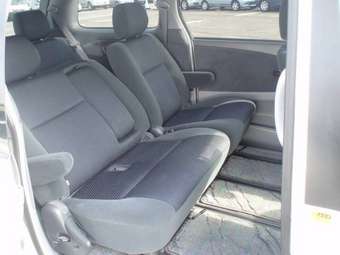 2002 Toyota Estima Photos