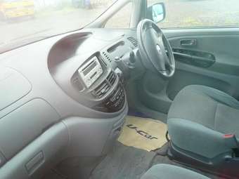 2002 Toyota Estima Pictures
