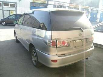 2002 Toyota Estima Photos