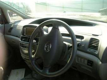 2002 Toyota Estima Pictures