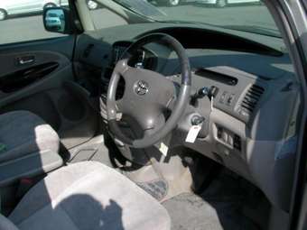 2002 Toyota Estima Wallpapers