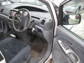 2002 Toyota Estima Pictures