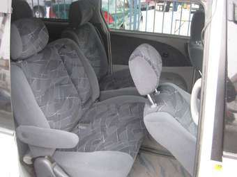 2002 Toyota Estima Photos