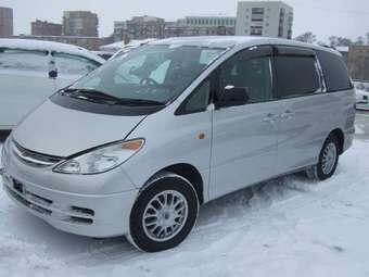 2002 Toyota Estima Photos