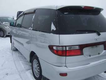 2002 Toyota Estima Photos