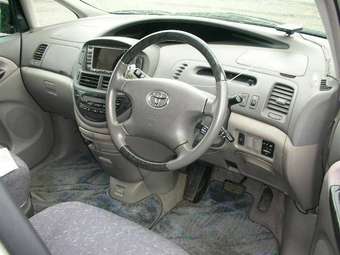 2002 Toyota Estima Pictures