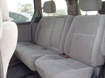 2002 Toyota Estima Pictures