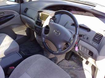 2002 Toyota Estima Photos