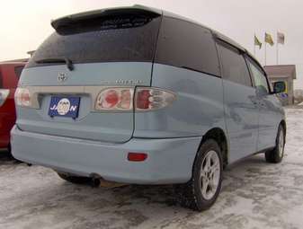 2002 Toyota Estima Images