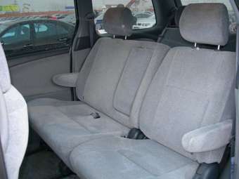 2002 Toyota Estima Photos